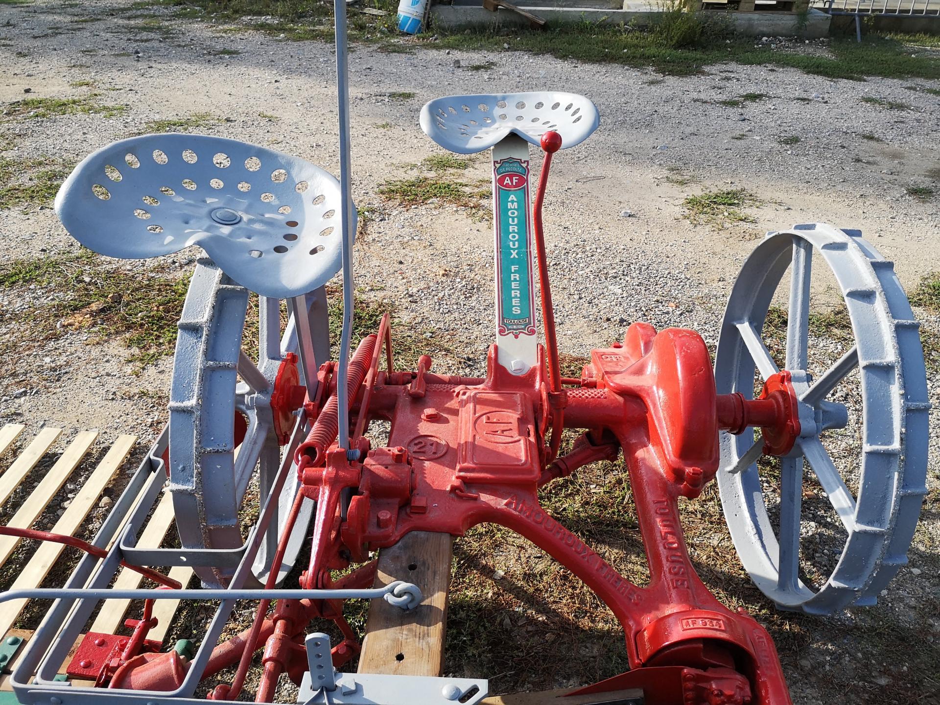 La machine à moissonner AMOUROUX rénovée
