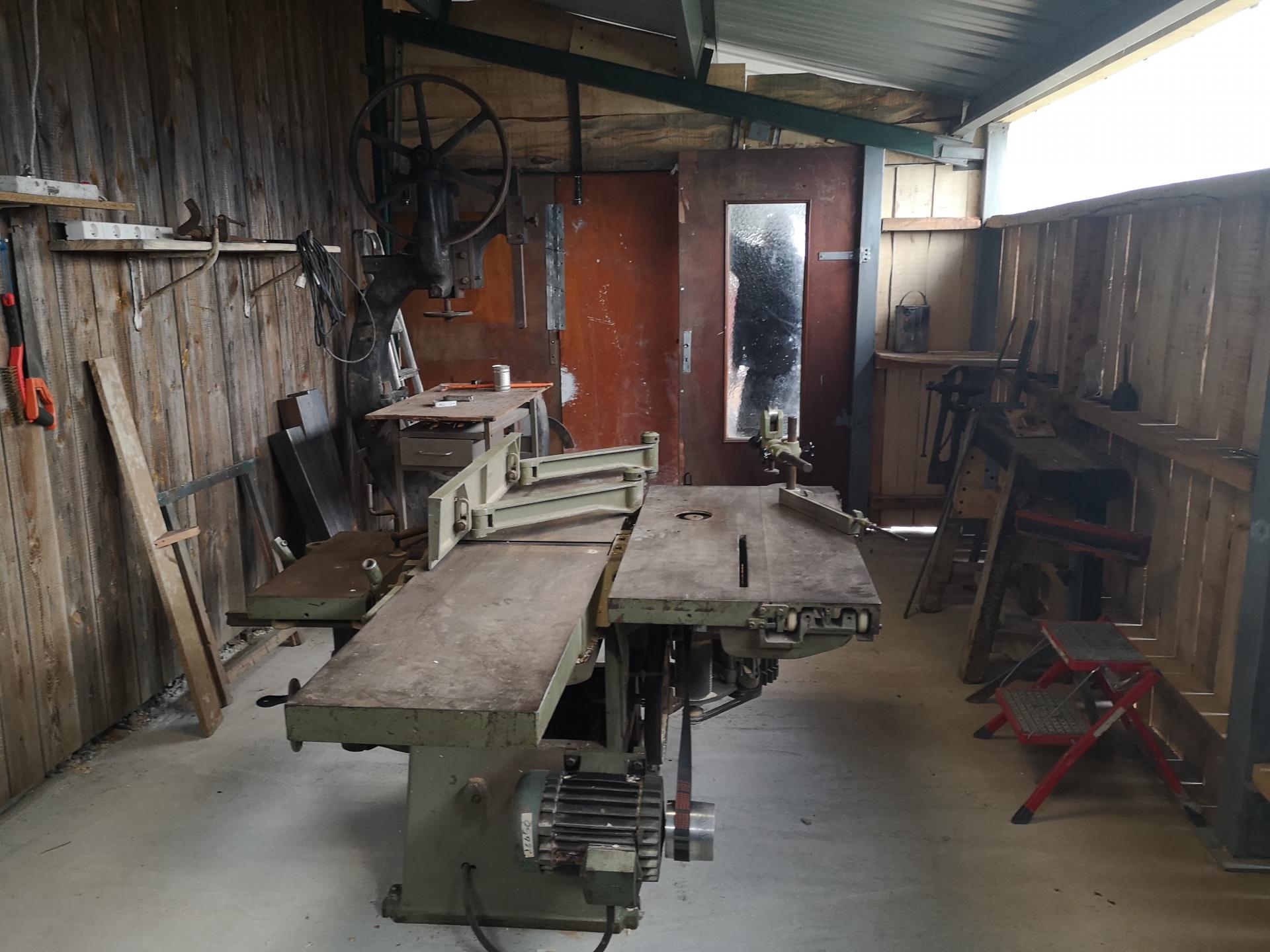 L'atelier de menuiserie prend forme